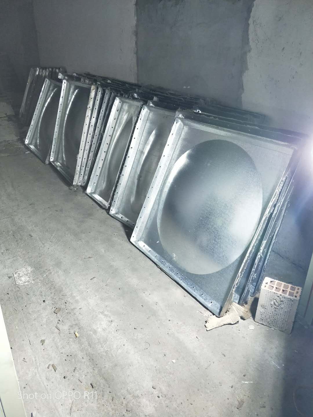 不銹鋼水泵房材料進(jìn)場(chǎng)